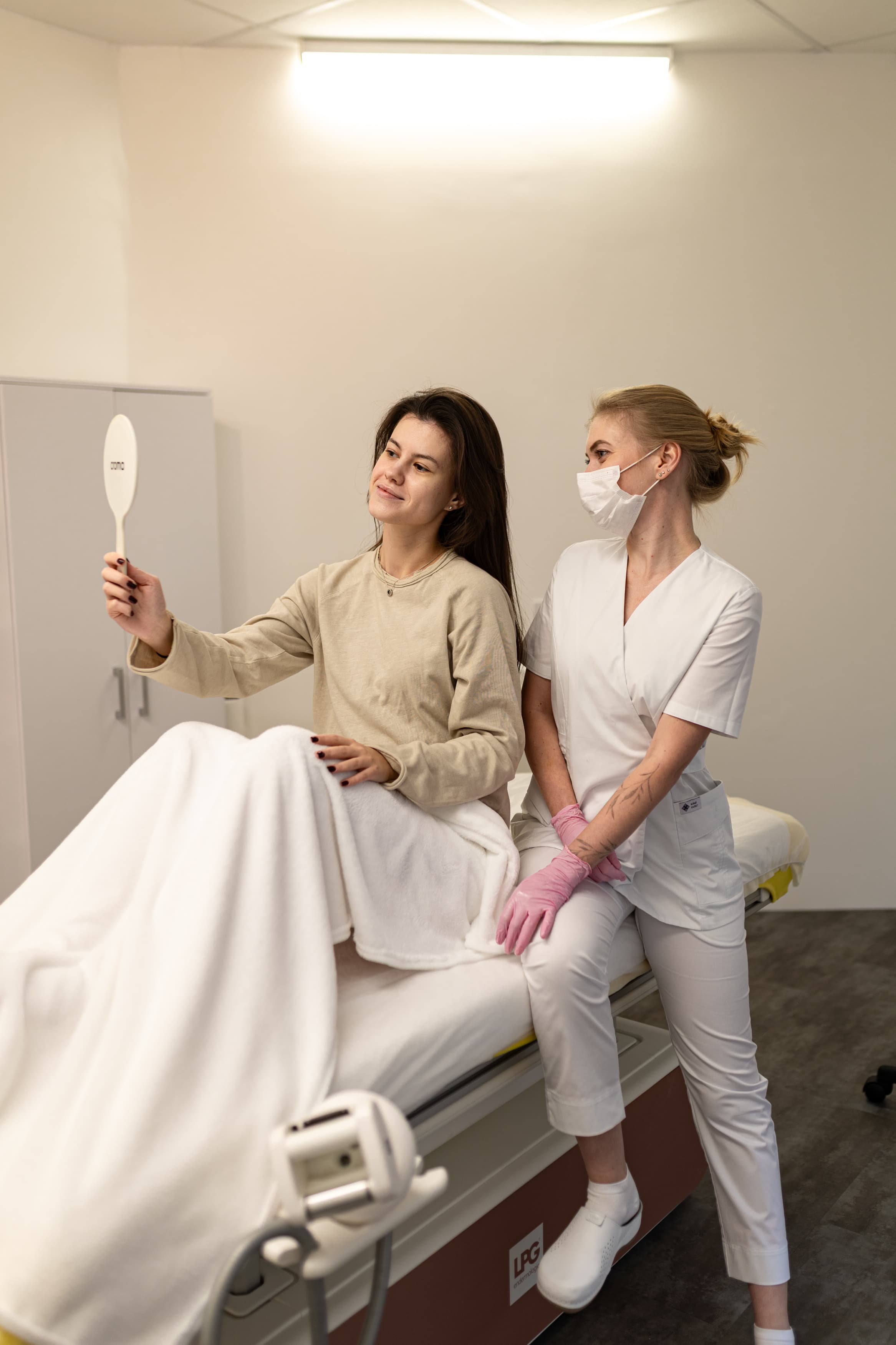 Brow und Lash Lifting bei Kosmetikerin Valeriia in Zürich
